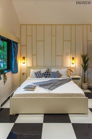 Bedroom in 5 BHK Villa at Old Mumbai - Pune Highway – for Sale