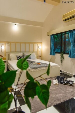 Room in 5 BHK Villa at Old Mumbai - Pune Highway – for Sale
