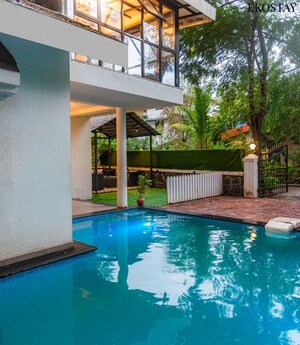 Swimming Pool in 5 BHK Villa at Old Mumbai - Pune Highway – for Sale