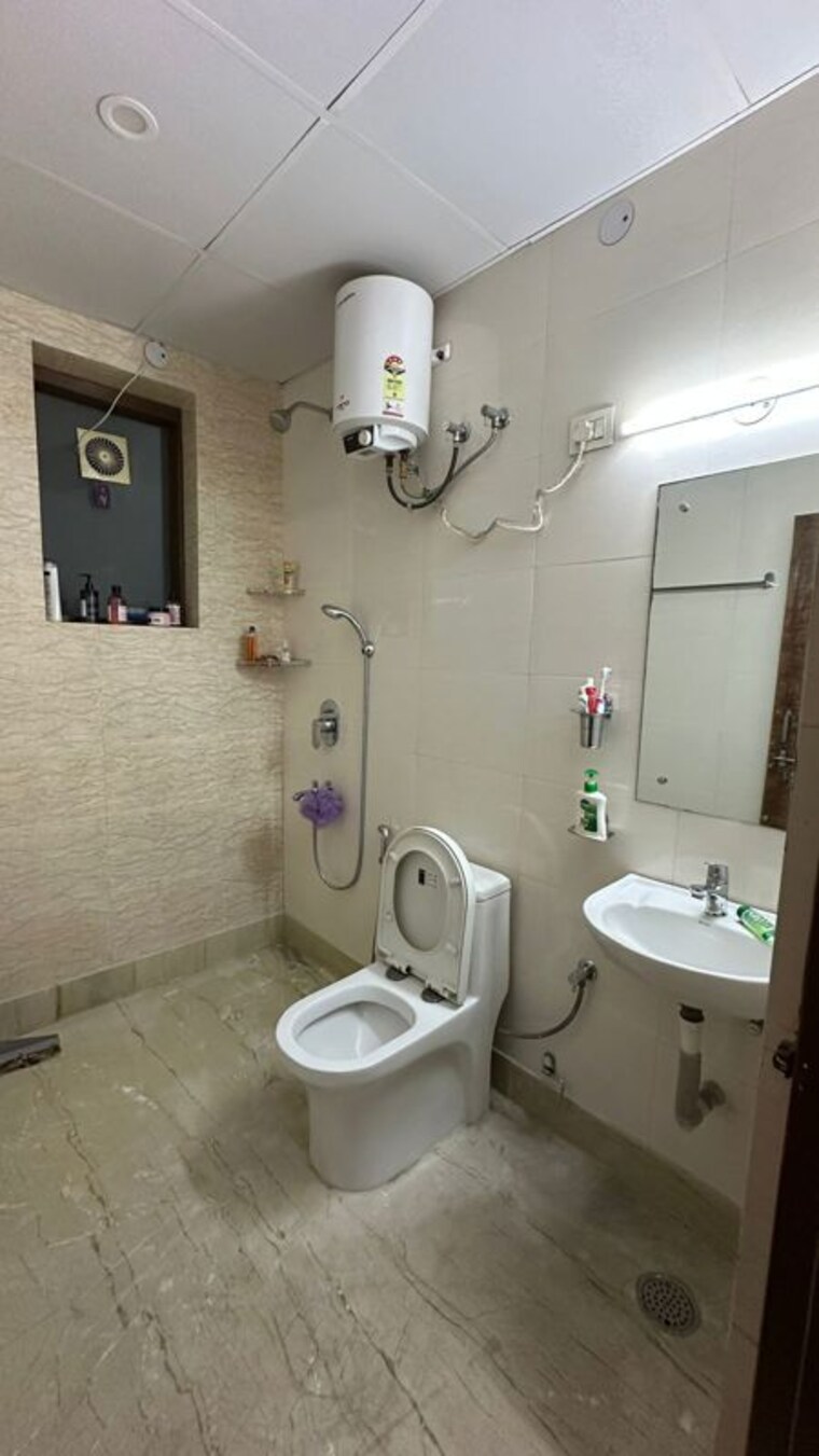 Bathroom, sector 47 2 Bedroom 1825 Sq.Ft. Builder Floor In Sector 47 Gurgaon 10664997