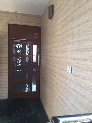 2 BHK Apartment – Entrance View at Sector 63 - for Rent