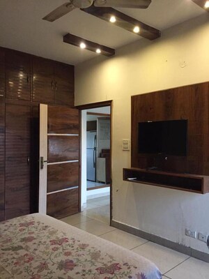 Room in 2 BHK Apartment at Sector 63 – for Rent