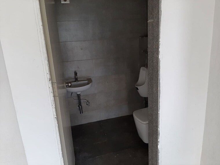 Bathroom, shivoham-salister Commercial Office Space 1390 Sq.Ft. In Bodakdev Ahmedabad 10664990