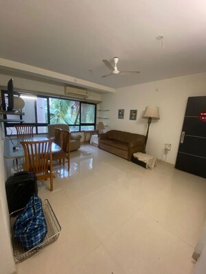 Room in 2 BHK Apartment at Khar West – for Sale
