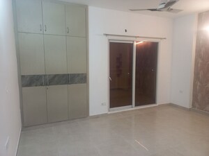 Room in 3 BHK Apartment at Elite Golf Green, Sector 79 – for Rent