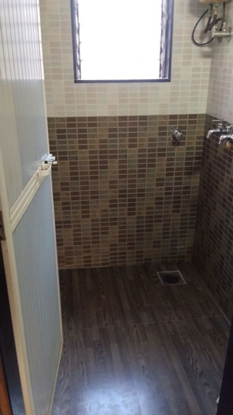 Bathroom, sun-breeze-apartment 1 Bedroom 400 Sq.Ft. Apartment In Vile Parle East Mumbai 10665059