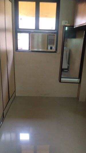 Room in 1 BHK Apartment at Sun & Breeze Apartment, Vile Parle East – for Rent