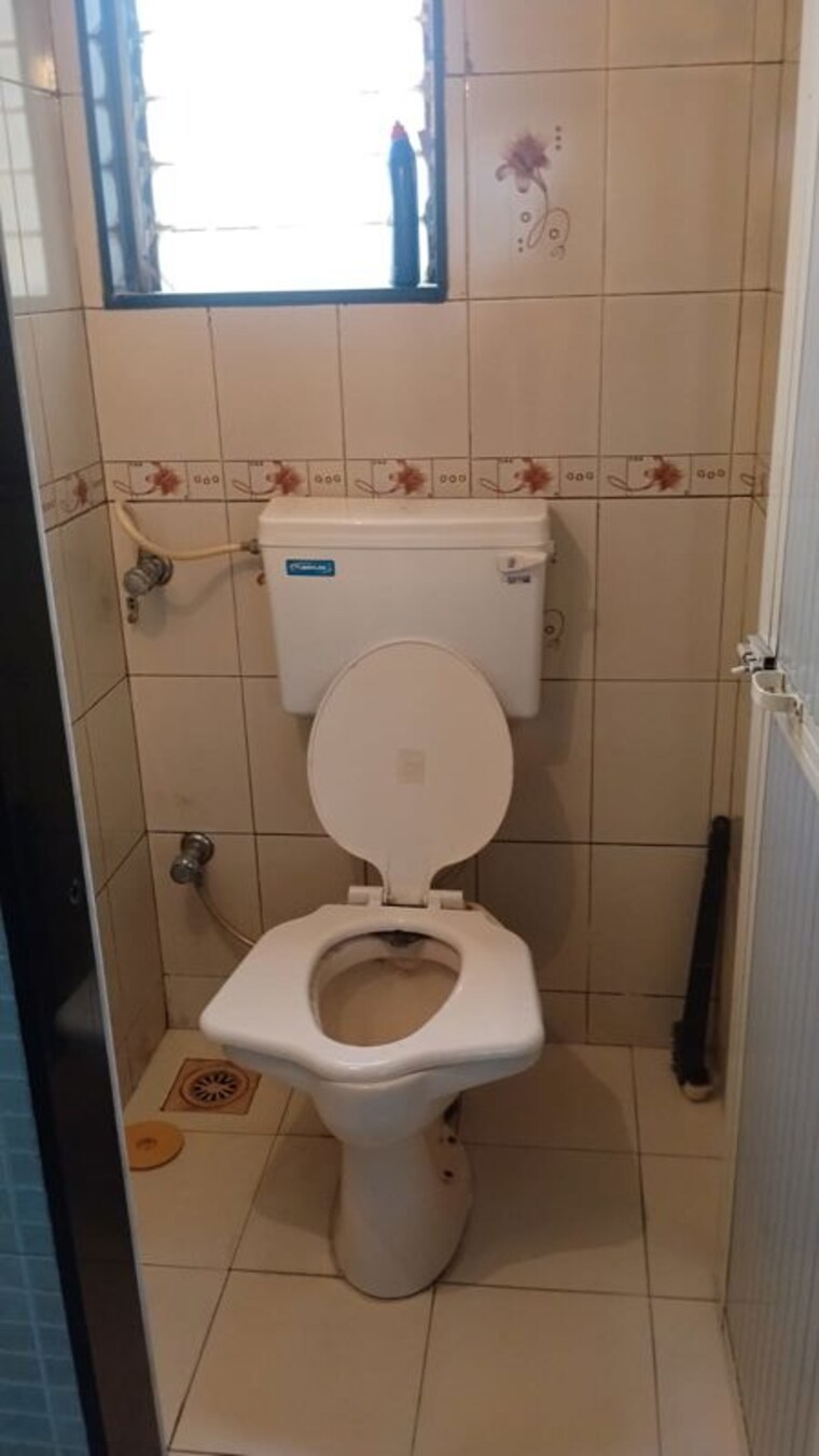 Bathroom, sun-breeze-apartment 1 Bedroom 400 Sq.Ft. Apartment In Vile Parle East Mumbai 10665059