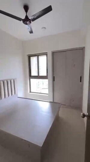 Room in 2 BHK Apartment at Kalpataru Paramount, Kapur Bawdi – for Rent