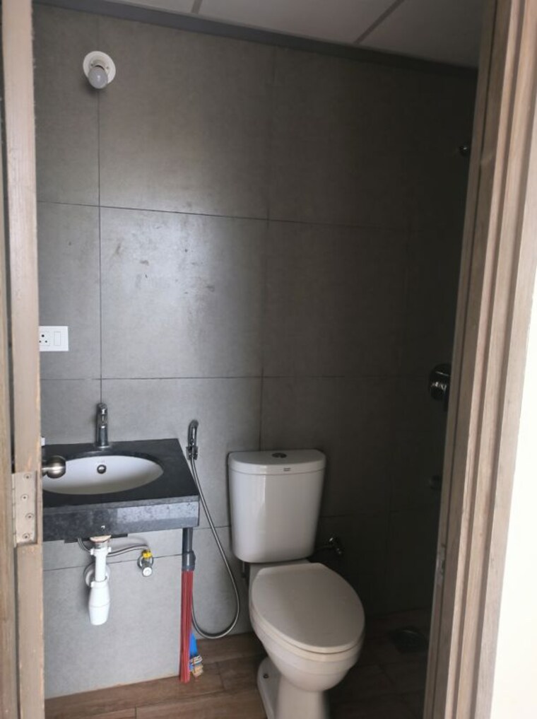Bathroom, kalpataru-paramount 2 Bedroom 527 Sq.Ft. Apartment In Kapur Bawdi Thane 10665093
