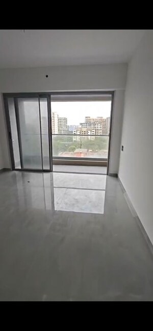 Room in 3 BHK Apartment at Shree Park Altezza, Andheri West – for Rent