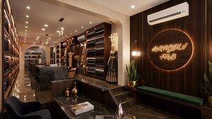 Showroom For Rent in Raja Park