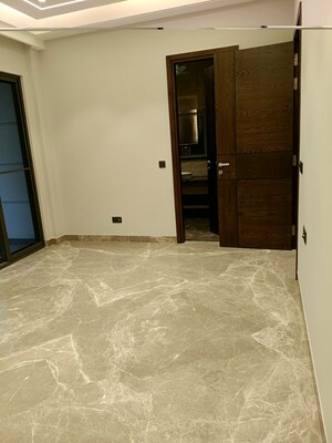 Room in 4 BHK Builder Floor at New Friends Colony – for Rent