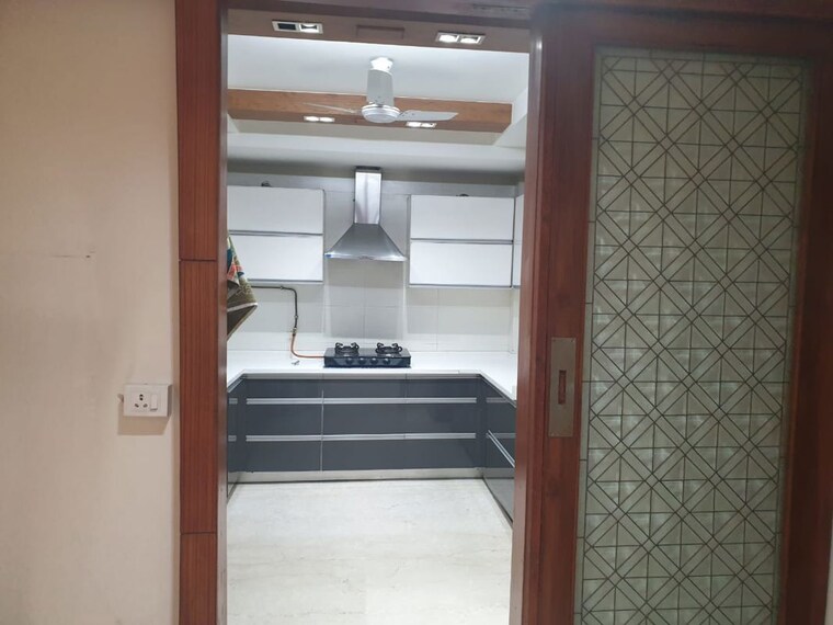 Bathroom, defence colony 3 Bedroom 2000 Sq.Ft. Builder Floor In Defence Colony Delhi 10665104
