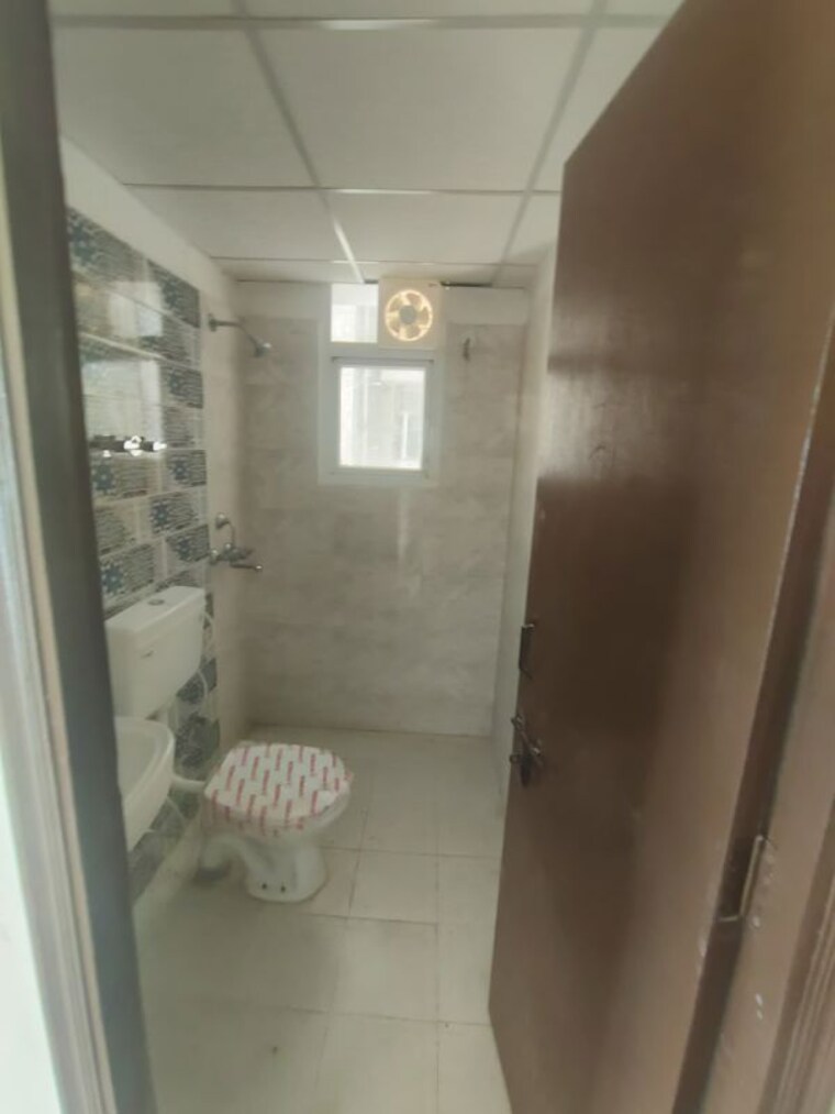 Bathroom, signature-global-proxima-phase-2 2 Bedroom 665 Sq.Ft. Apartment In Sector 89 Gurgaon 10665112