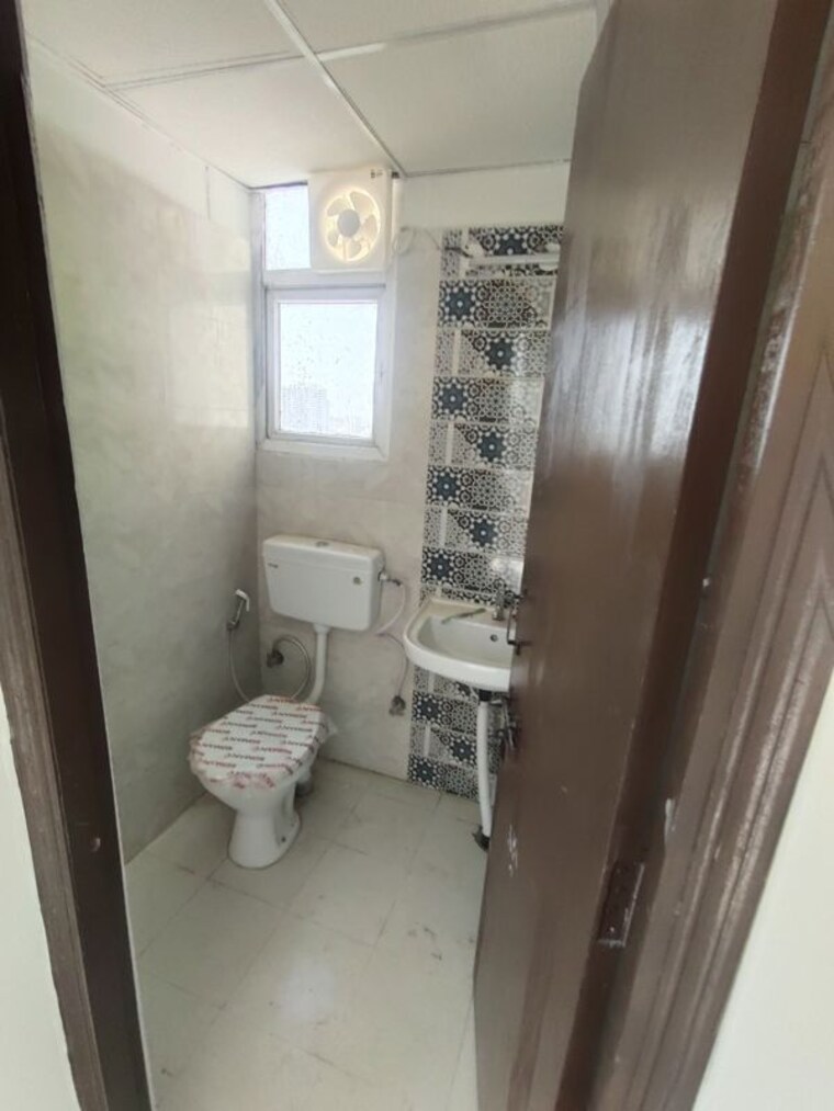 Bathroom, signature-global-proxima-phase-2 2 Bedroom 665 Sq.Ft. Apartment In Sector 89 Gurgaon 10665112