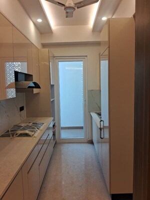 Room in 3 BHK Apartment at Raj One Good Earth, Sector 71 – for Rent