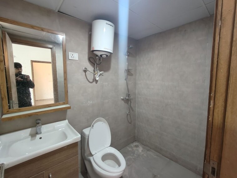 Bathroom, tulip-yellow 3 Bedroom 1704 Sq.Ft. Apartment In Sector 69 Gurgaon 10665162
