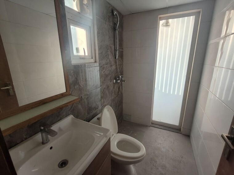 Bathroom, tulip-yellow 3 Bedroom 1704 Sq.Ft. Apartment In Sector 69 Gurgaon 10665162