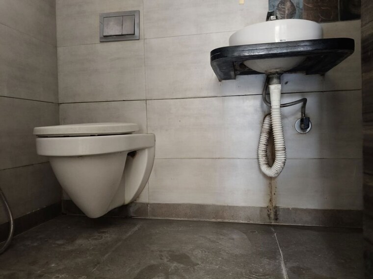 Bathroom, thane west 1 Bedroom 800 Sq.Ft. Apartment In Thane West Thane 10665169