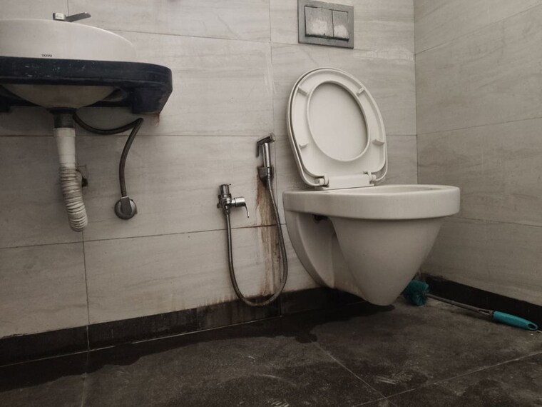Bathroom, thane west 1 Bedroom 800 Sq.Ft. Apartment In Thane West Thane 10665169
