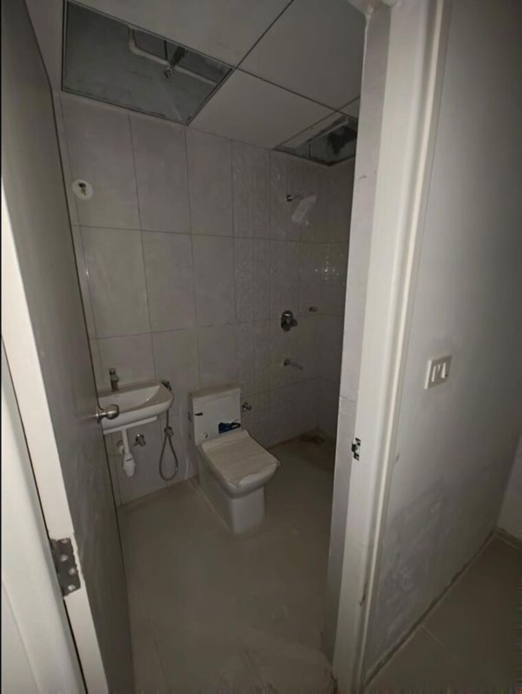 Bathroom, ds-max-sahara-grand 2 Bedroom 1125 Sq.Ft. Apartment In Hosa Road Bangalore 10665176