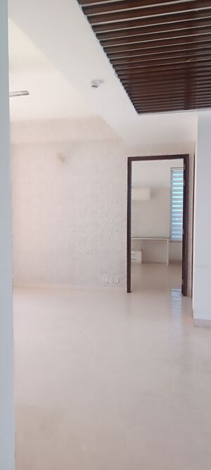Room in 3.5 BHK Apartment at Puri Diplomatic Greens Phase I, Sector 111 – for Rent