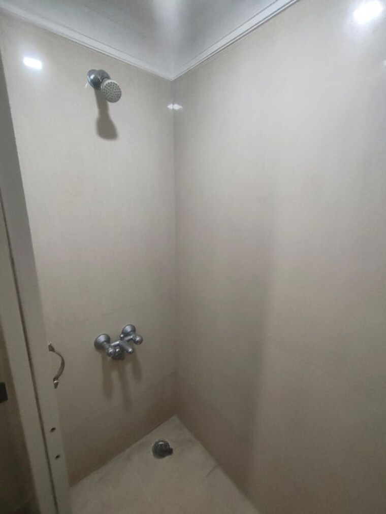 Bathroom, hiranandani-meadows 2 Bedroom 800 Sq.Ft. Apartment In Manpada Thane 10662238