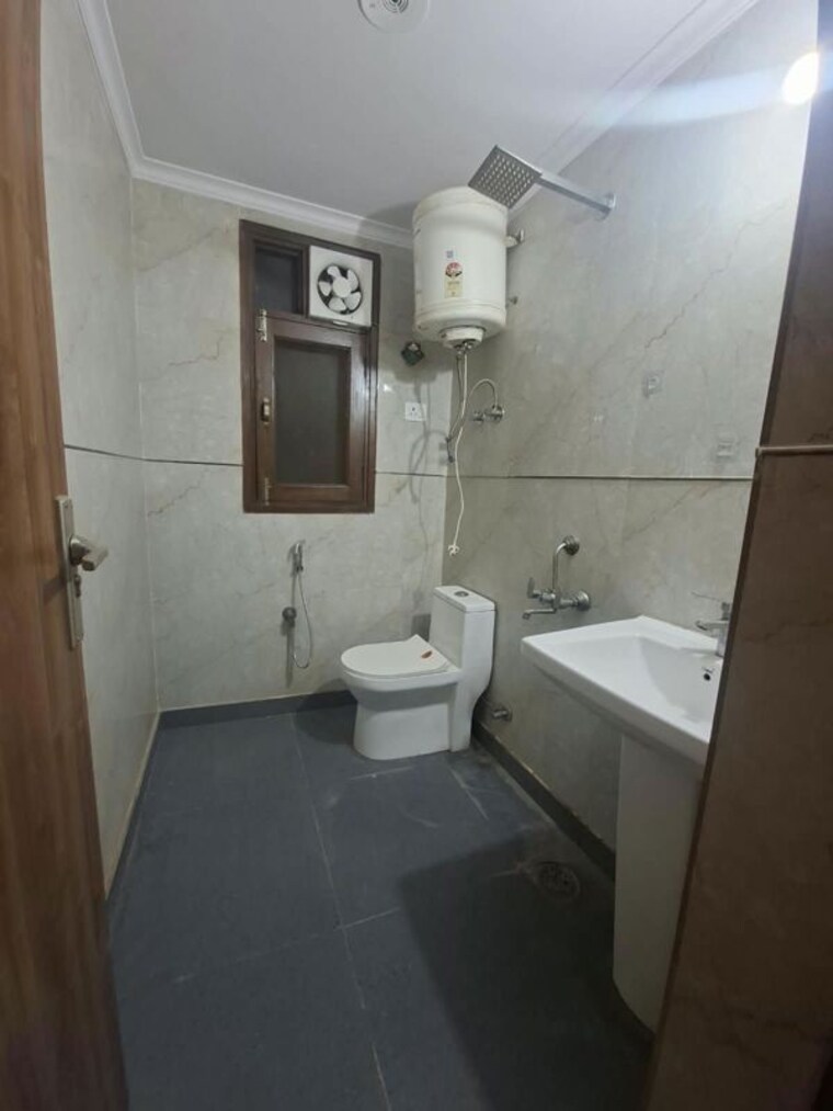 Bathroom, chattarpur 2 Bedroom 850 Sq.Ft. Apartment In Chattarpur Delhi 10665200