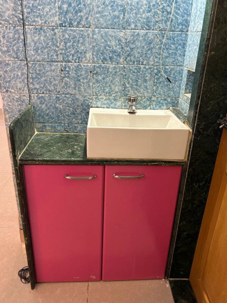 Bathroom, aditi-building 1 Bedroom 650 Sq.Ft. Apartment In Andheri West Mumbai 10665272