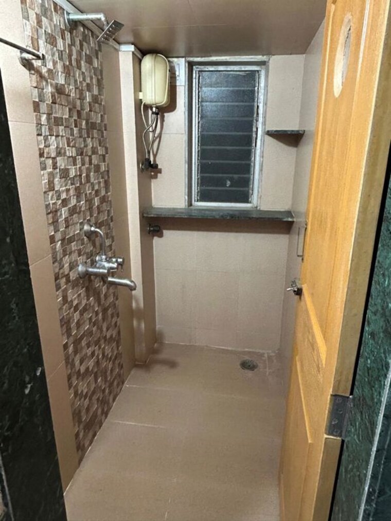 Bathroom, aditi-building 1 Bedroom 650 Sq.Ft. Apartment In Andheri West Mumbai 10665272