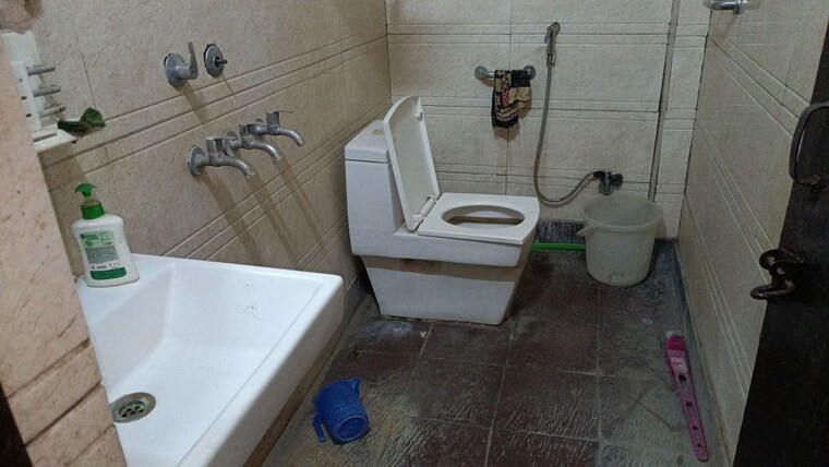 Bathroom, vaishali sector 5 1 Bedroom 550 Sq.Ft. Builder Floor In Vaishali Sector 5 Ghaziabad 10665275