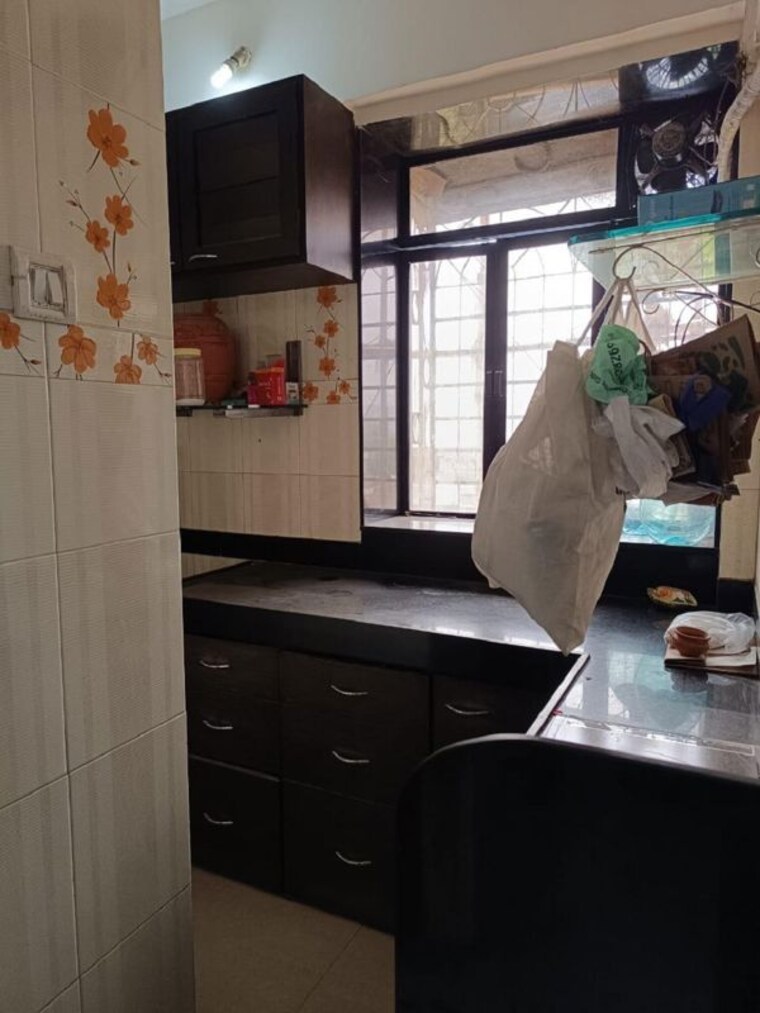 Kitchen, khar west 1.5 Bedroom 600 Sq.Ft. Apartment In Khar West Mumbai 10665268