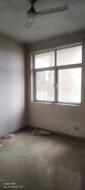 Room in  Apartment at Mahagun My Woods, Sector 16c Greater Noida – for Rent