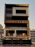 4 BHK +  350 Sq.Yd. Builder Floor in BPTP Park Central