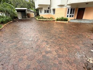 Parking in 5 BHK Independent House at National Housing Society – for Rent