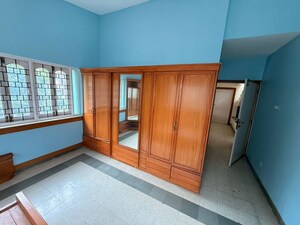 Room in 5 BHK Independent House at National Housing Society – for Rent