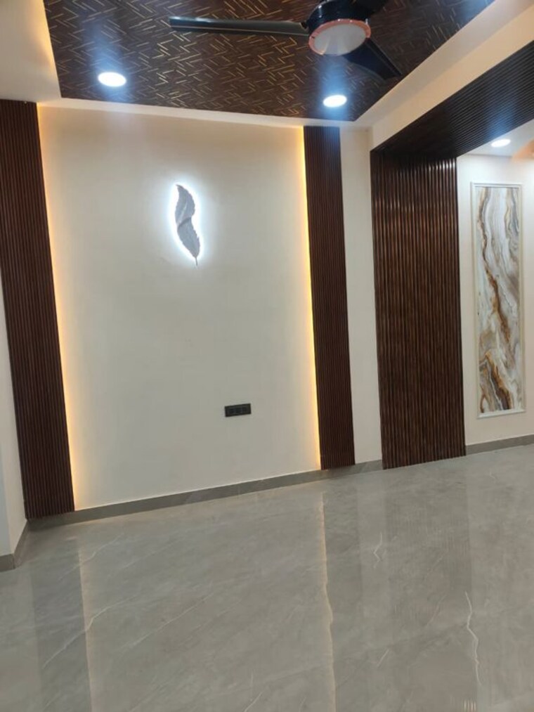 Room, bptp-park-central 4 Bedroom 350 Sq.Yd. Builder Floor In Sector 85 Faridabad 10642891