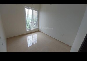 Room in 3 BHK Apartment at Lodha Amara, Kolshet Road – for Rent