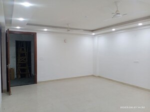 Room in 3 BHK Apartment at Vasant Kunj – for Rent
