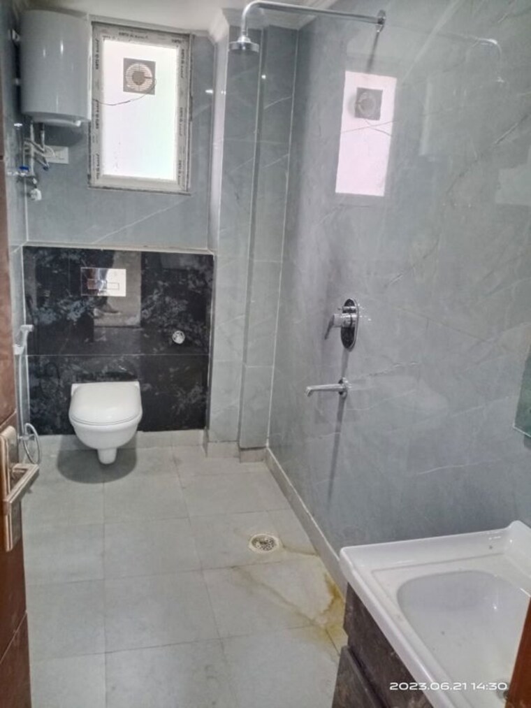Bathroom, vasant kunj 3 Bedroom 1350 Sq.Ft. Apartment In Vasant Kunj Delhi 10665232
