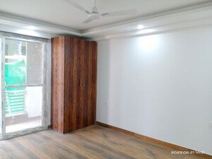 Room in 3 BHK Apartment at Vasant Kunj – for Rent