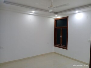 Room in 3 BHK Apartment at Vasant Kunj – for Rent