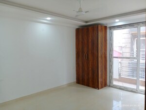 Room in 3 BHK Apartment at Vasant Kunj – for Rent