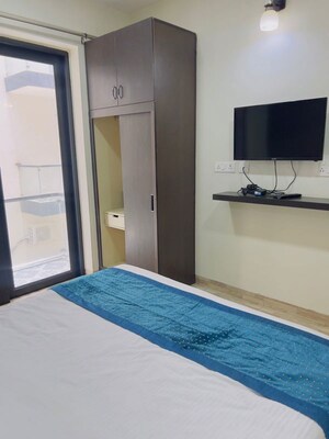 Room in 3 BHK Apartment at Vasant Kunj – for Rent