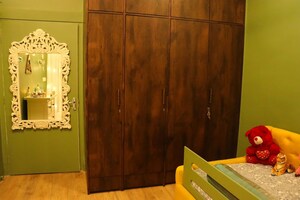 Furnished Amenities in 4 BHK Apartment at Pooja Apartments Wadala, Wadala – for Rent