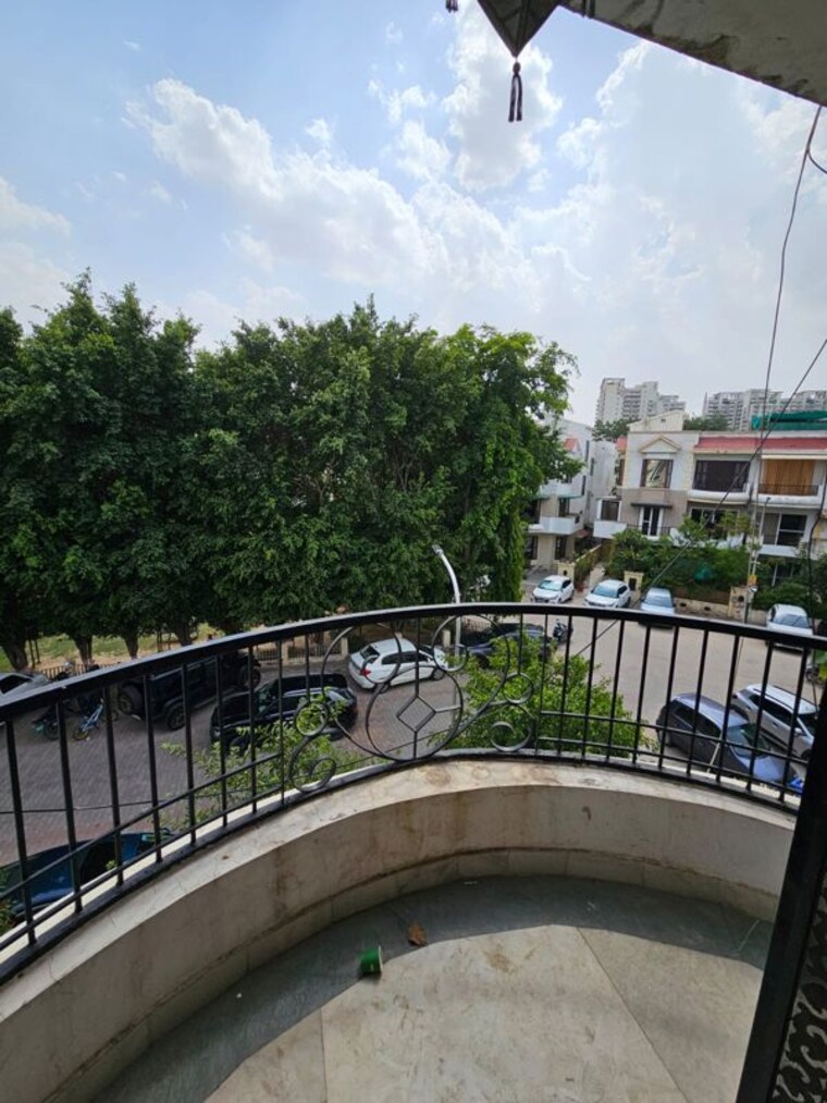 Balcony, ss-the-palladians 3 Bedroom 1550 Sq.Ft. Apartment In Sector 47 Gurgaon 10665383
