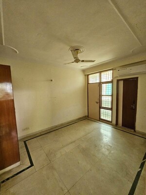 Room in 3 BHK Apartment at SS The Palladians, Sector 47 – for Rent