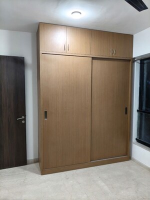 Room in 3 BHK Apartment at Kalpataru Magnus, Bandra East – for Rent