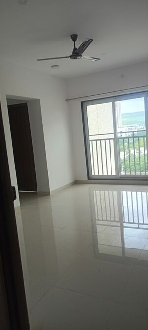 1 BHK Apartment For Rent in Asmi Shimmers, Goregaon East
